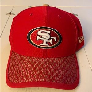 San Francisco 49ers on-field 39thirty flex-fit hat